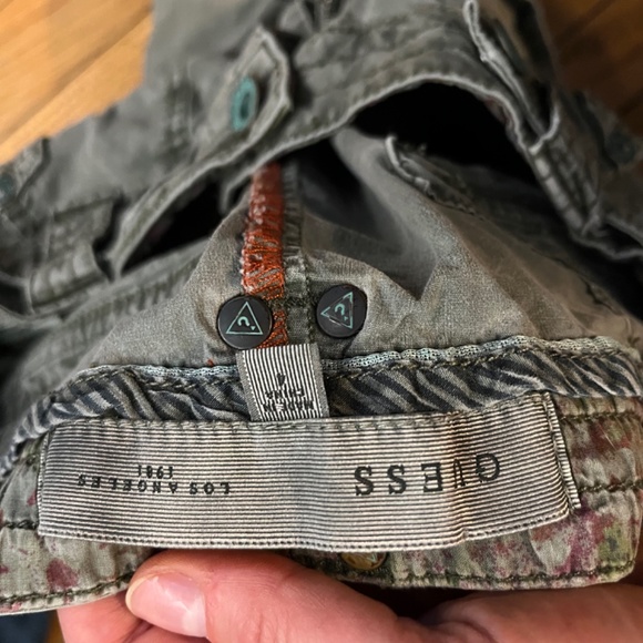 Guess cargo shorts - Picture 2 of 4